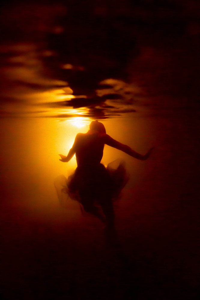 backlit underwater image, glow